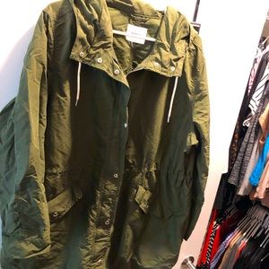 Hooded rain/fall coat